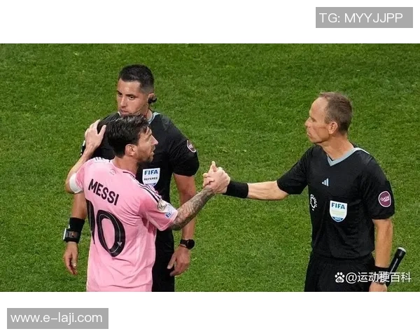 足球场上的王者风范：男足球明星荣耀瞬间展现其独特魅力与实力