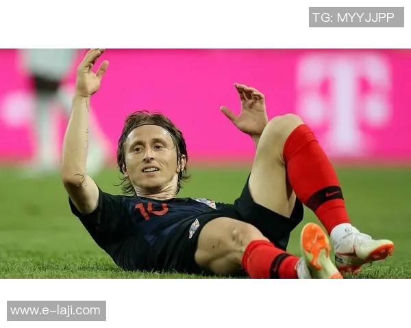 波黑足球天王传记 揭示国家队英雄的成长与辉煌历程 波黑足球天王传记 揭示国家队英雄的成长与辉煌历程