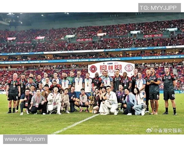 足球星光熠熠入场瞬间全场欢呼点燃激情盛宴